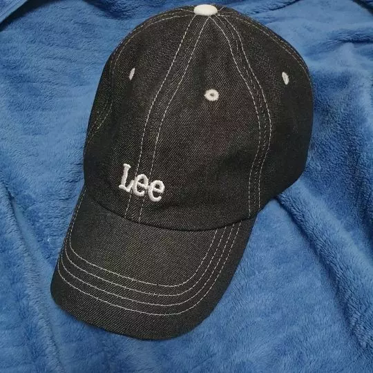 넘 예뻐요 아무대나 잘 어울리고 흰색 스티치(?)가 포인트되서 좋아요 자주 쓰고 다니는