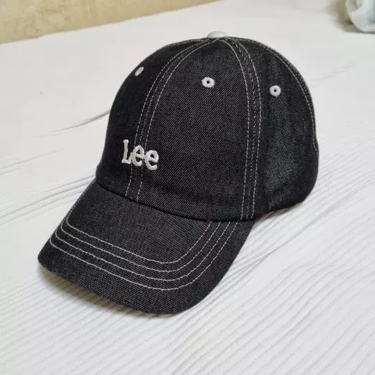 모자색 마음에 들고 머리가 작은편은 아닌데 생각보다 깊어서 푹 눌러쓰기 좋았어요