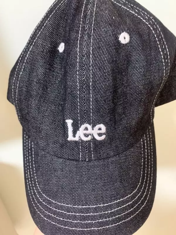 사이즈가 일반 모자에 비해 좀 크긴하지만 디자인이고 색감이고 이뻐요