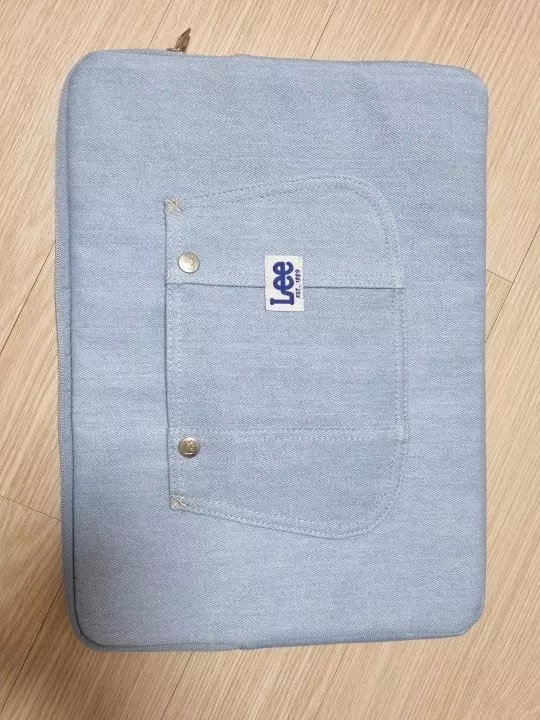 갤럭시북 프로에 약간 작을까봐 살까말까 고민하다가 결국 샀는데 완전 딱맞아요! 색감