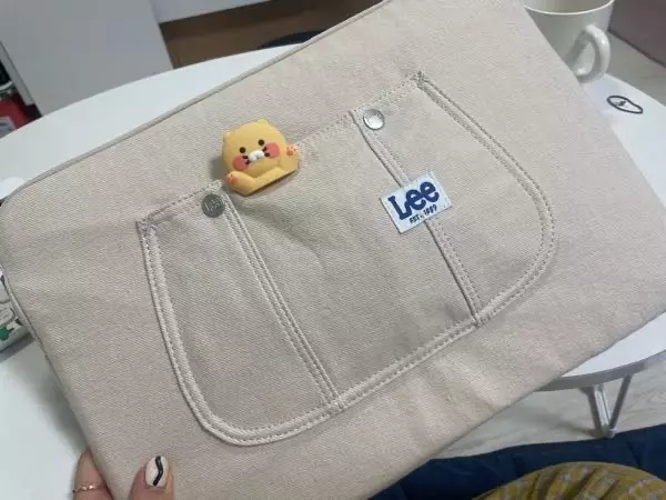 진짜 넘넘 귀여워요 생각보다 넉넉한 사이즈는 아니라 당황했지만 색감이나 수납공간 모