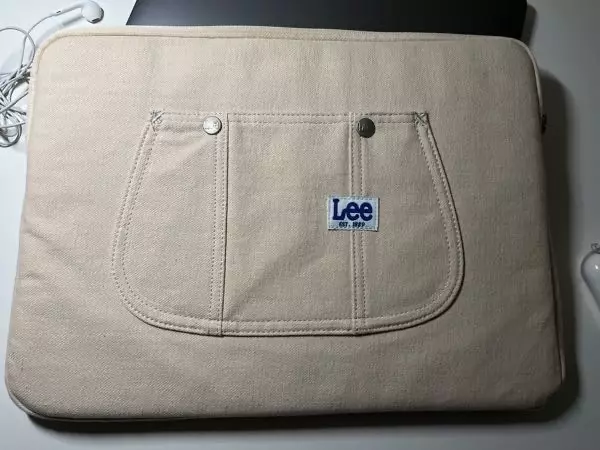 친구가 산 청색보고 반해서 다른색 찾다가 밝은색이 너무 이뻐서 홀린듯이 샀습니다 후