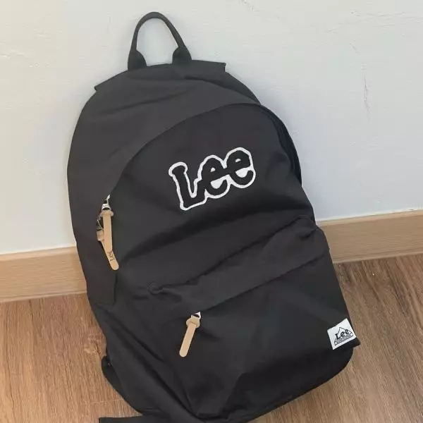 좀 크긴 하지만 가볍고 좋아용 바닥에 패드는 업습니당