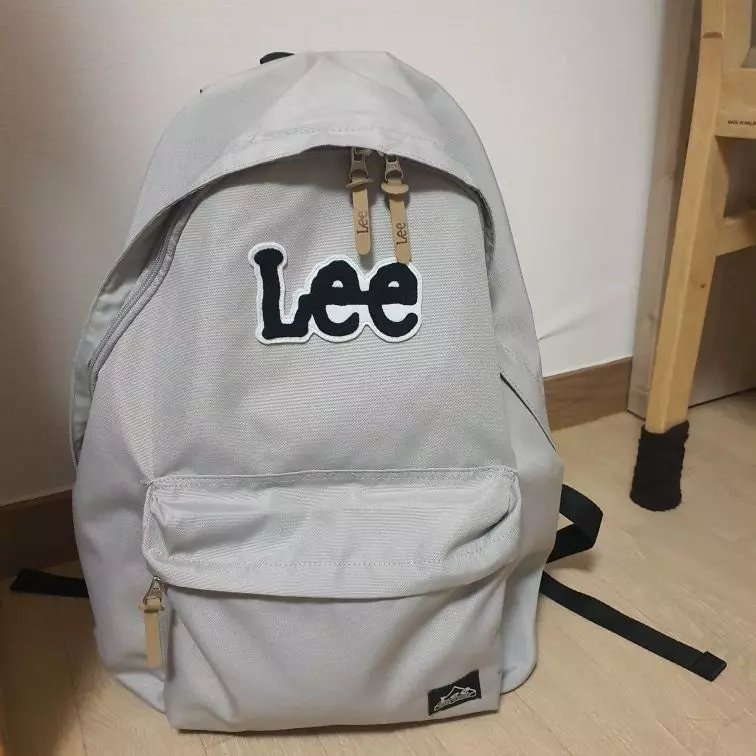 학교에 잘 들고다니고 있고 다들 이뿌다해요 ㅎㅎ학교말고도 여행겸 들고다니면 무난하