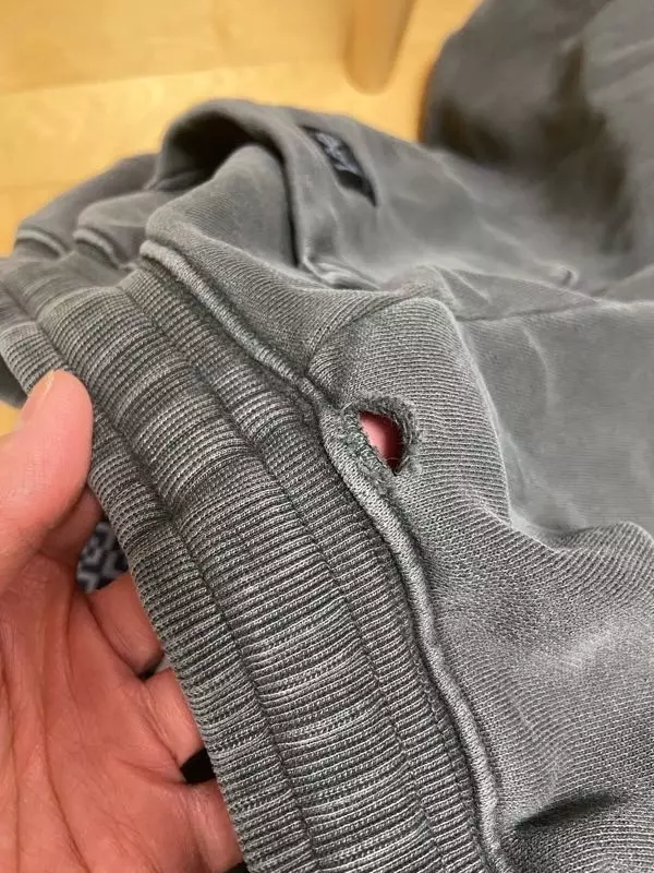 최악입니다:(상품 수령 후에 워싱처리와 염색할때 약품 냄새가 나서 세탁과 건조를 하였