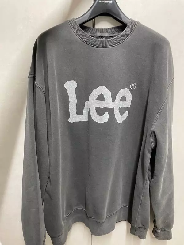 사이즈도 색상도 너무 맘에 듭니다 !! 기모가 없으니까 봄에도 자주 입을거같아요