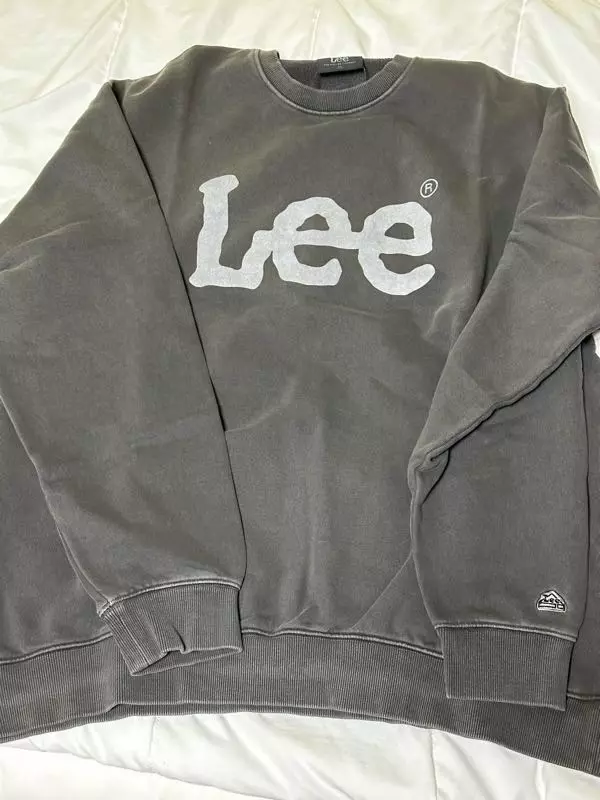 평소 라지 입는데 엑스라지로 해도 딱 맞는 느낌이네요. 옷은 마음에 듭니당