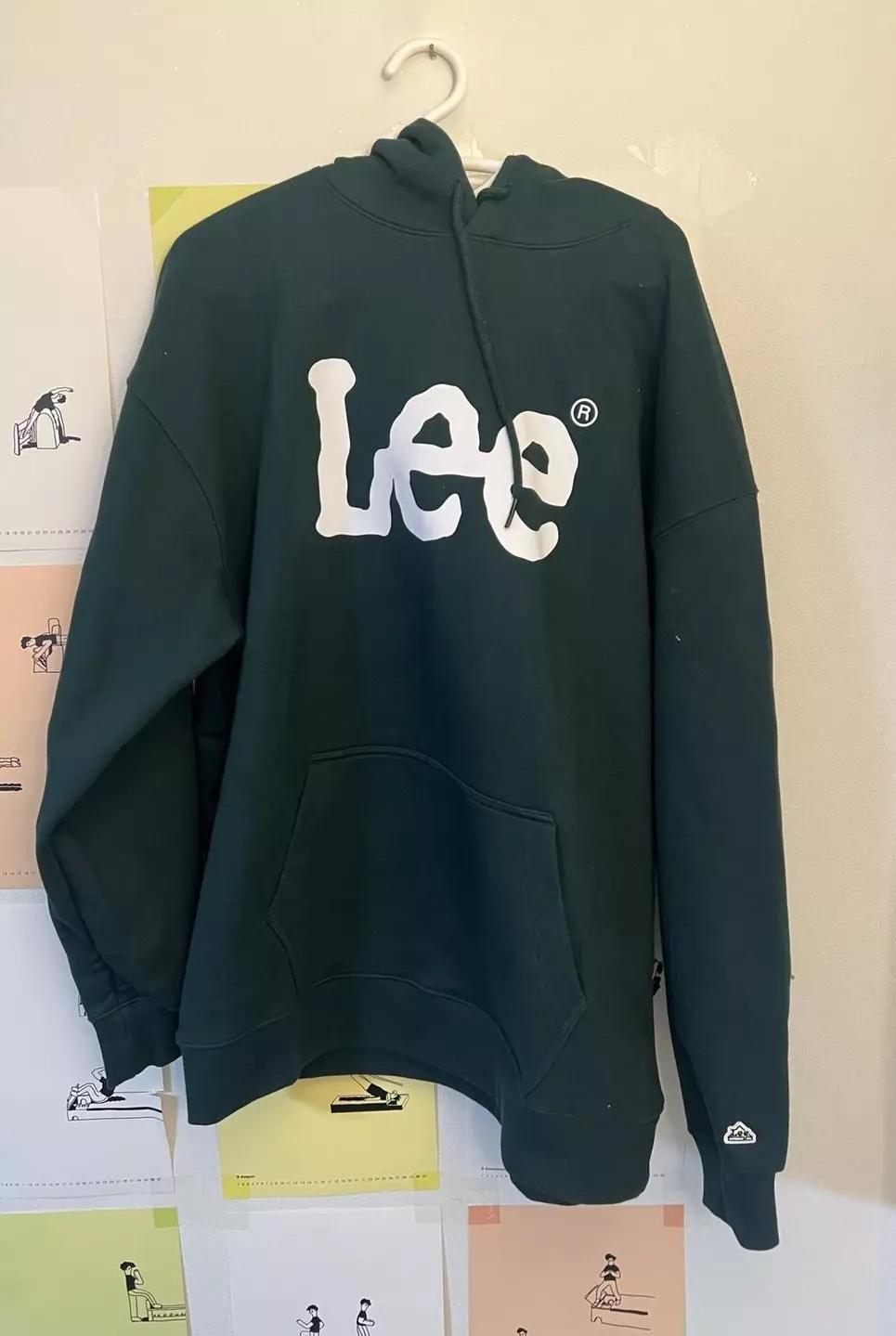 폼도 널널하고 색상도 보는것처럼 진해서 입기 딱 좋아요 진한 올리브 느낌 낭낭해서 흡