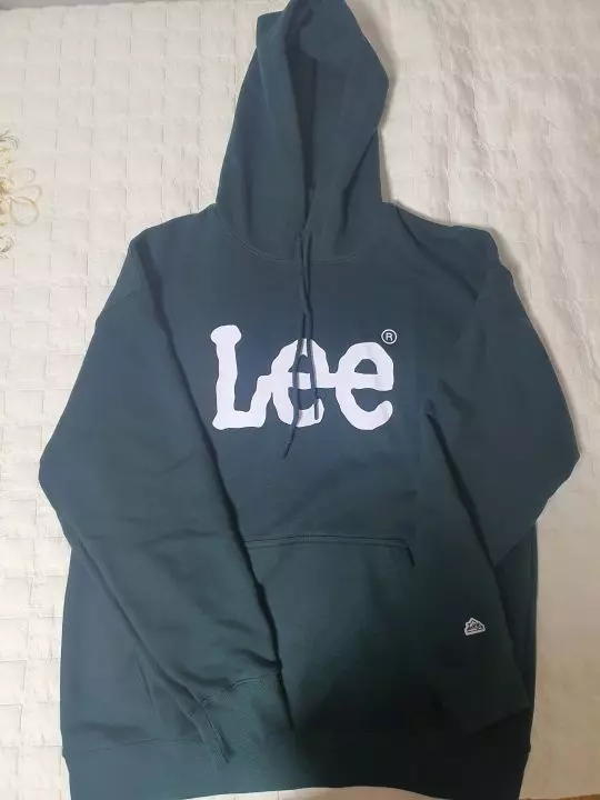 원단이 탄탄해서 좋고요 핏도 잘 나와요그리고 색감이 너무 이쁩니다.다들 사세요 👍🏻