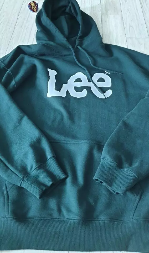 사이즈 넉넉하게 잘 맞고 기모 없이도 도톰해서 겨울까지 잘 입을듯요