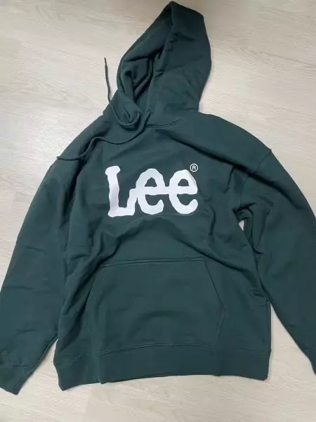 선물용으로 구매했는데 핏도 예쁘고 색감도 예뻐서 마음에 들어하네요 :-)