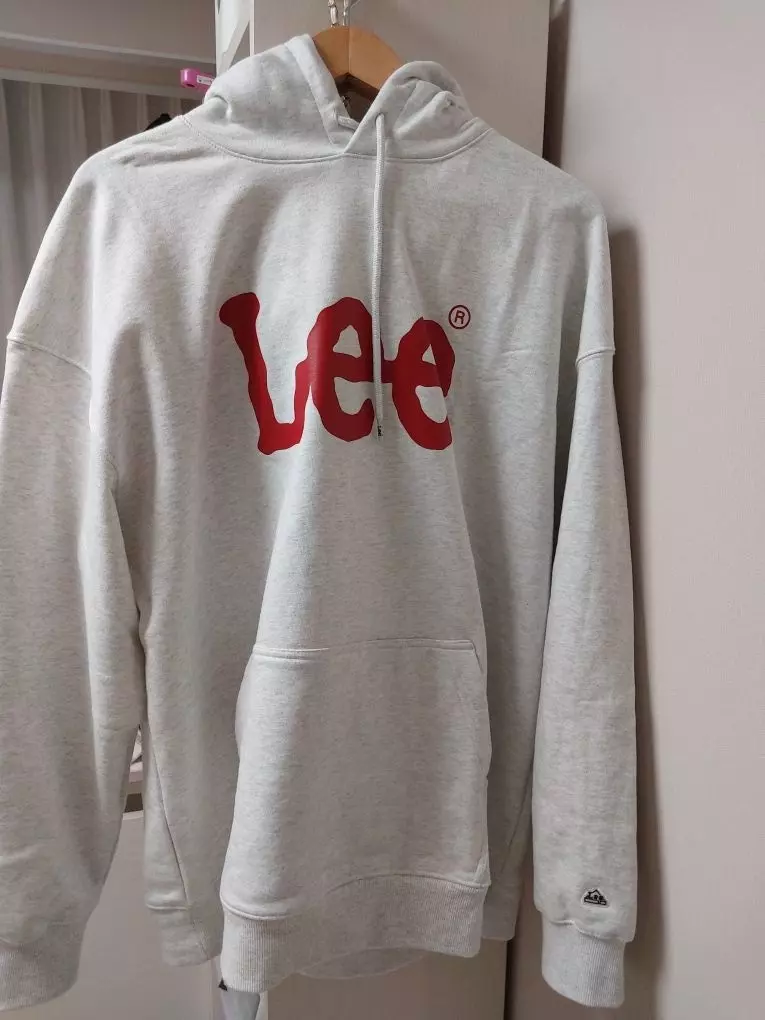 큰 옷 좋아해서  크게 샀는데 진짜 예뻐요 라이트그레이/블루 사려다가 사이즈가 없어서