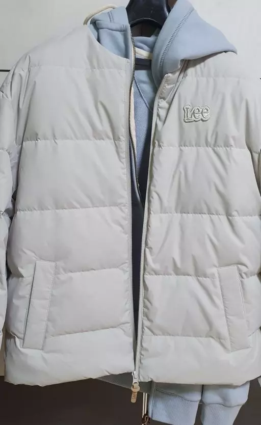 색감  디자인 다 예쁜데어깨랑 소매가 너무 커서 어깡처럼 보여요~~~