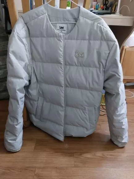 팔이조금길어요셔링잡혀서조절할수있으면좋겠는데추운날손이밖으로안나와서좋은점도있어