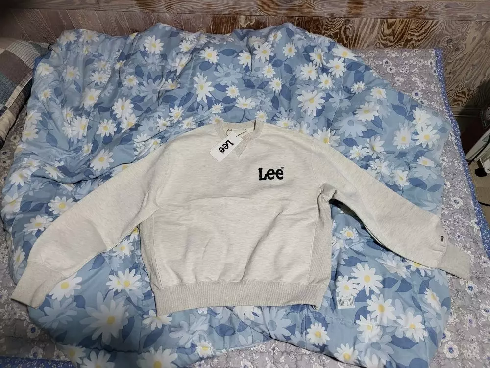 기장이 쫌 짧고, 옷에서 냄새가 좀 심하게 나는거 빼고는 괜찮아여