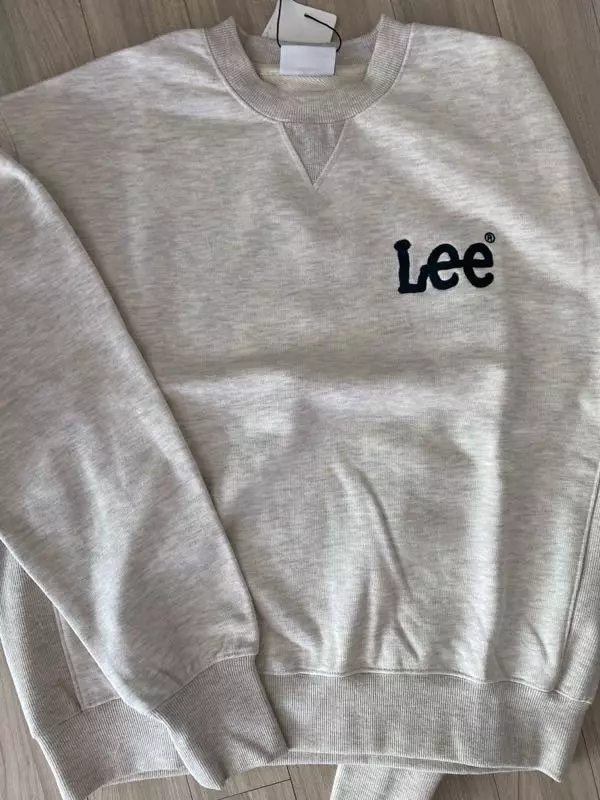 배송 빨리 받아서 좋아요밝은 색상 필요해서 구매했는데만족해요여기저기 코디해도 잘 