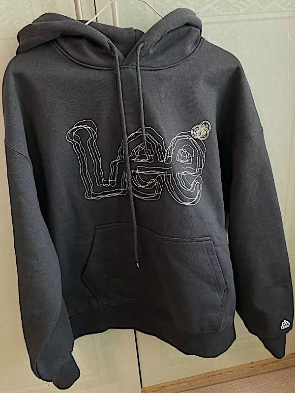 자수 로고가 실제로 봤을때 이상하면 어쩌나 했는데 예쁘네요ㅎㅎ 색도 ㄱ상품사진에 나