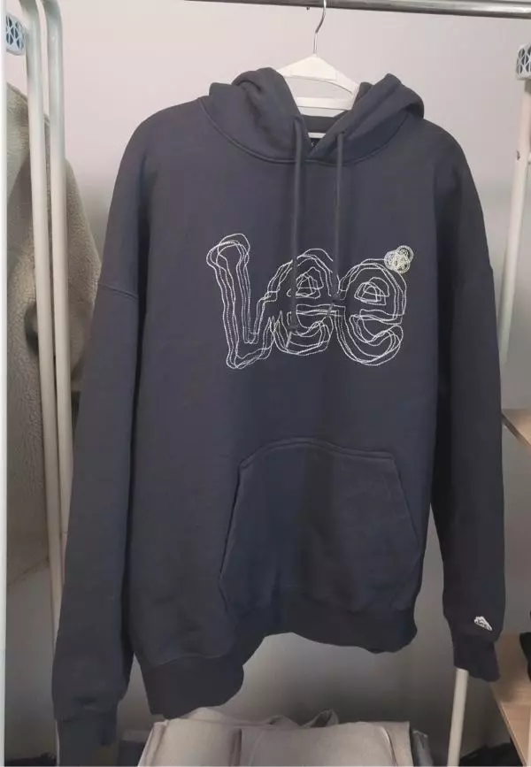 살짝 벙벙하지만 색 너무 잘빠졌고 핏이 넘 예뻐요