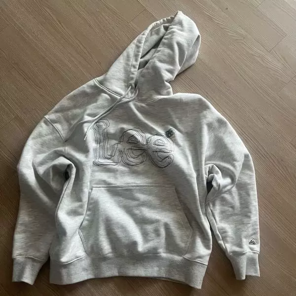 넘 크지않고 예뻐요! 여기저기 편하게 잘 입고있어요