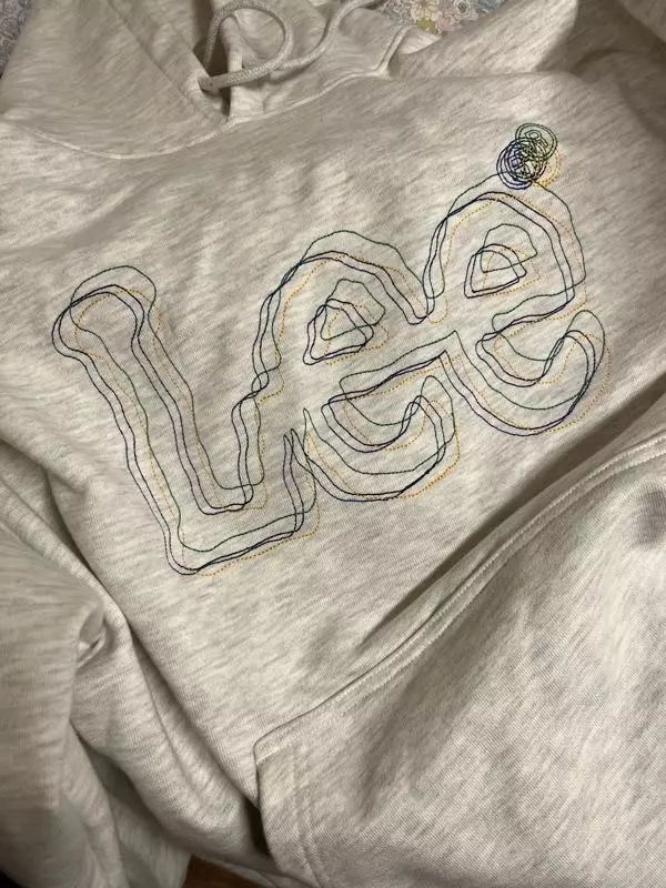 중간에 프린팅이 생각보다 선명해서 더 예뻐요. m사이즈 샀는데 엉덩이 덮고 아방한 핏