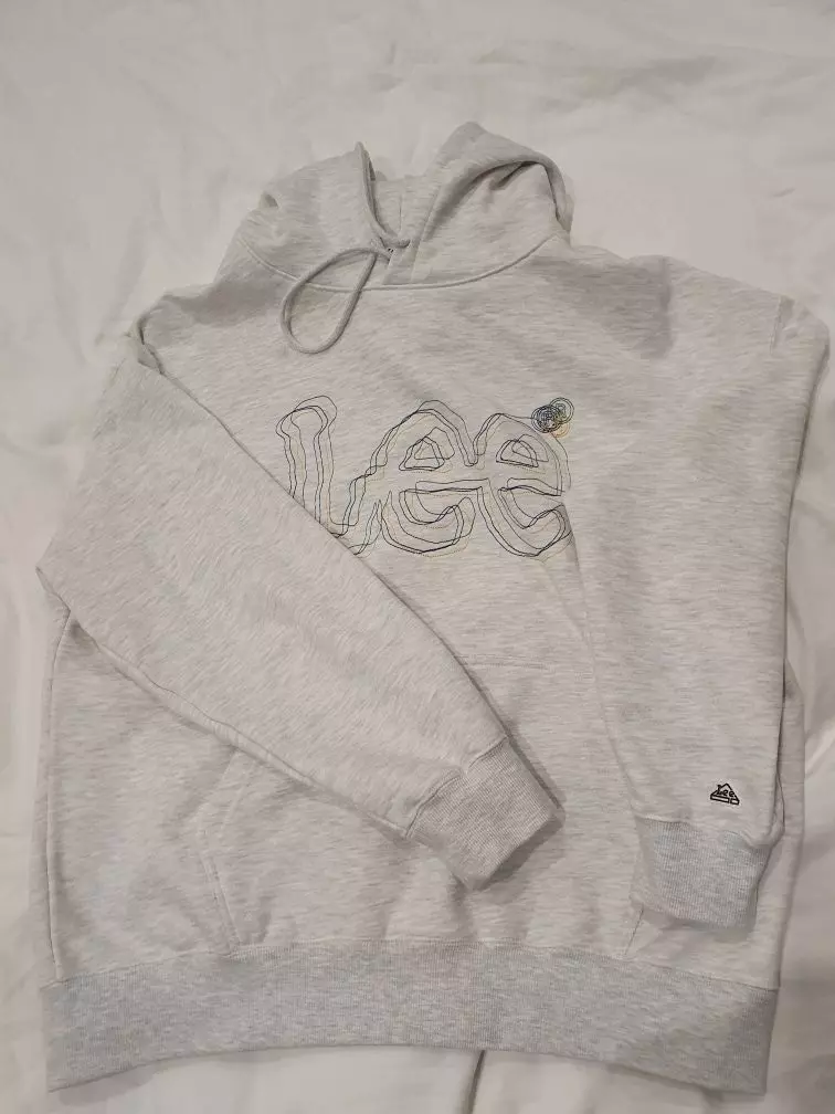 105기준 딱 좋아요. 사실 M사이즈도 전에 샀다가 건조기 돌리니까 작아져서 여친한테 주