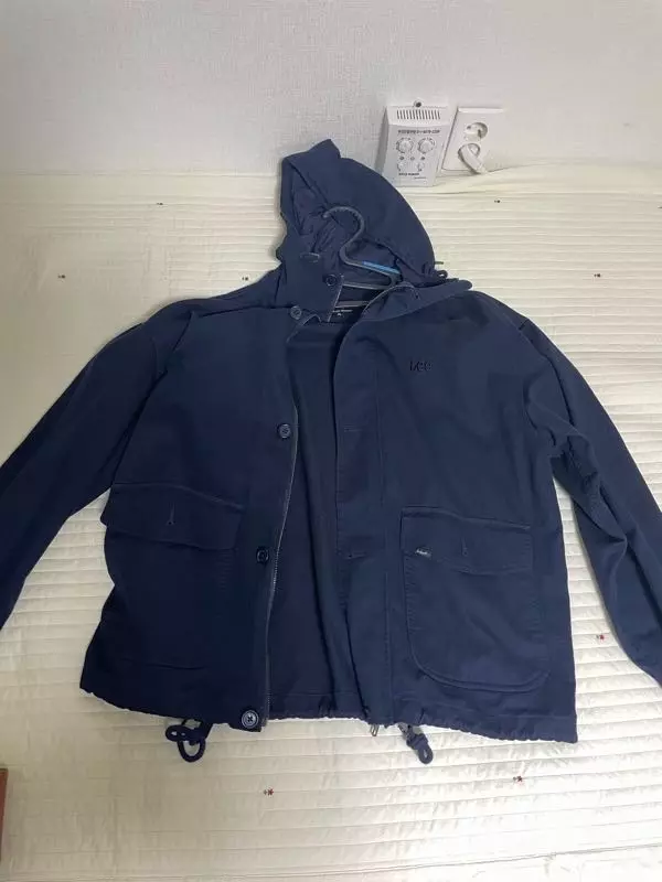 가격대비 그렇게 탄탄한 원단은 아니지만 막입기 좋은 옷인거 같습니다:)가을 봄에 좋은