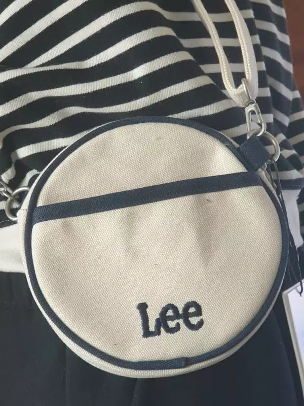 사진과같고 괜찮아요 저렴하게구매해서 조아요