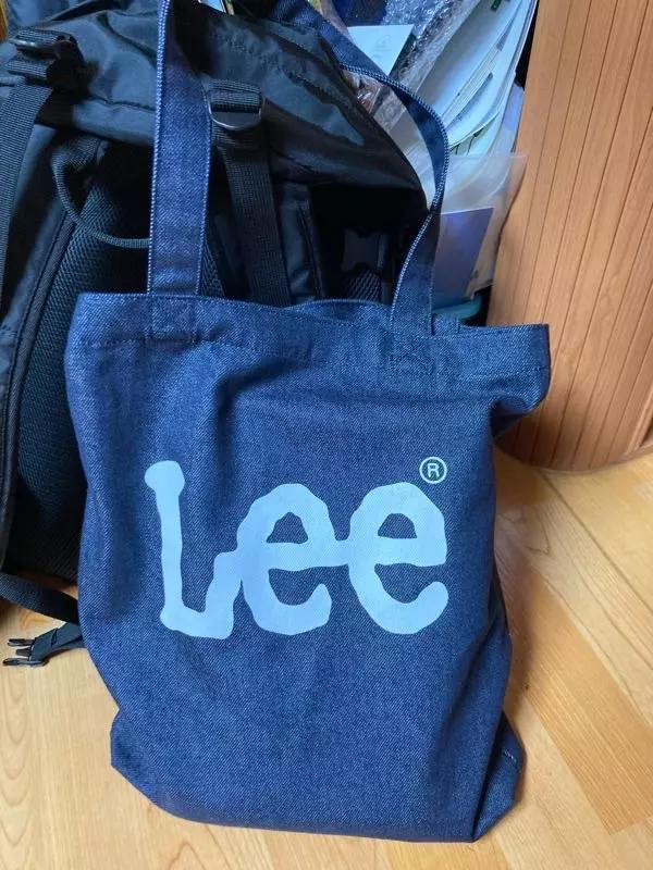 보부상에게는 조금 작은 가방이지만 휘뚜루마뚜루 캐쥬얼하게 들기 너무 좋아요! 청이지