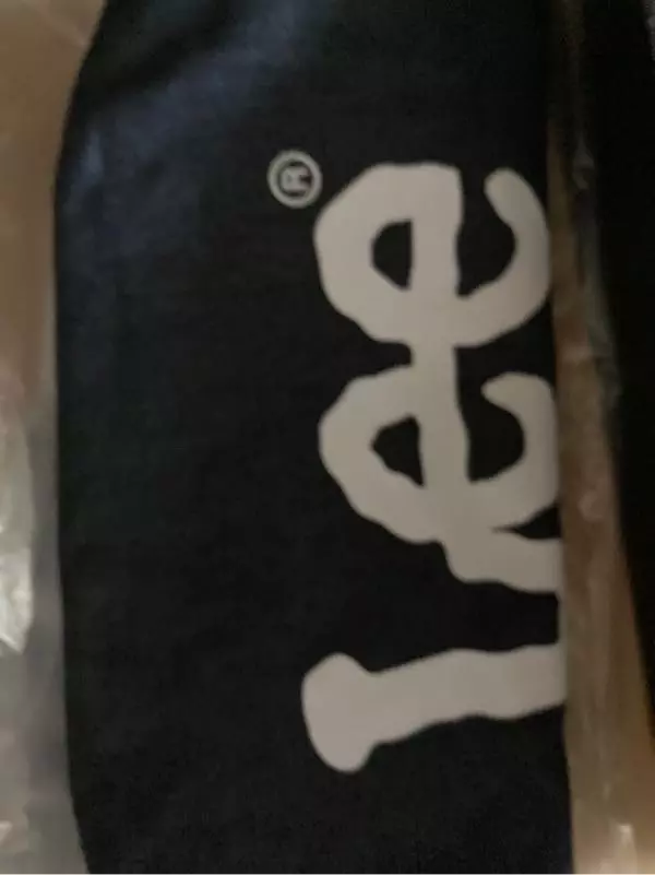 진짜 예뻐요 ㅎㅎ 저렴한 가격에 잘 구매하고 배송도 빠르게 해주셨어요 :)