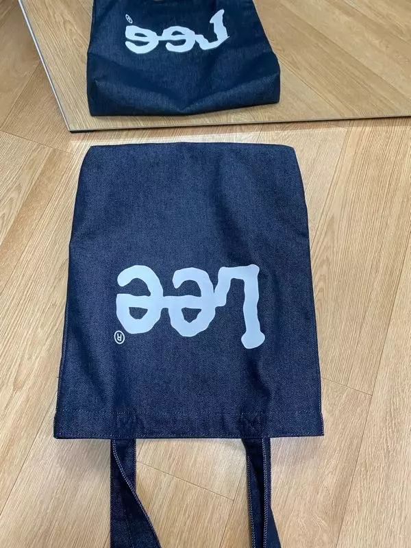 부담없이 들고다닐수있어요 때타지않아요~~가성비좋아요 수납도좋고~~=