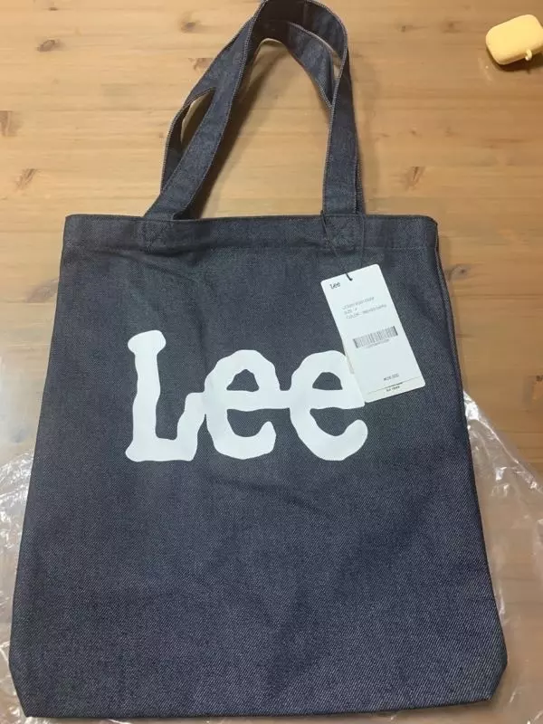 사이즈는 상세설명대로 제가 들기 적당했습니다 