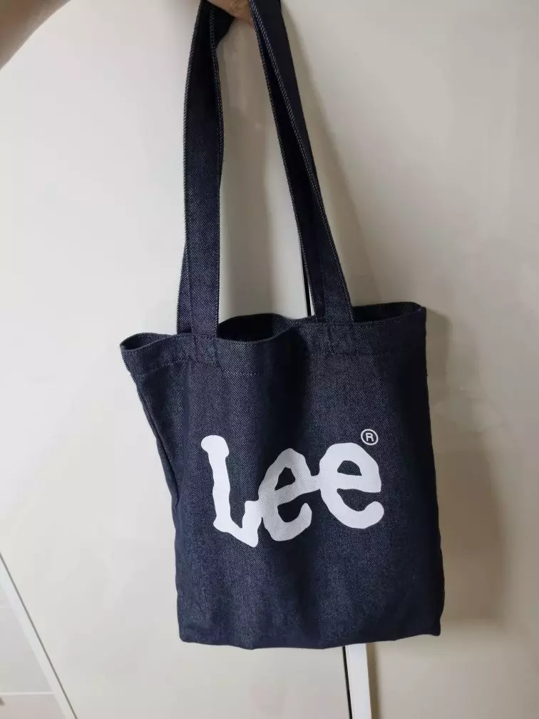 동네 돌아다닐때 무난하게 들고 다니기 좋습니다