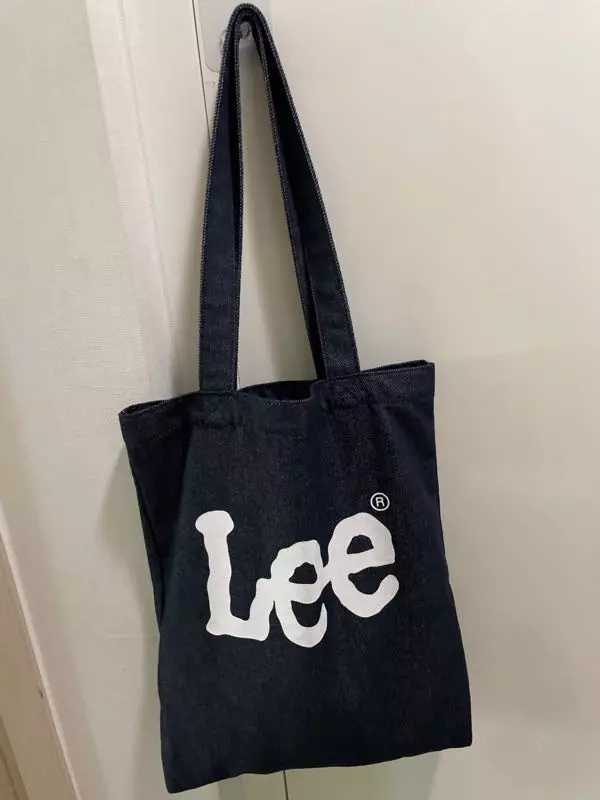 별도의작은 수납공간도 나눠져있고 디자인색감도 너무이뽀요