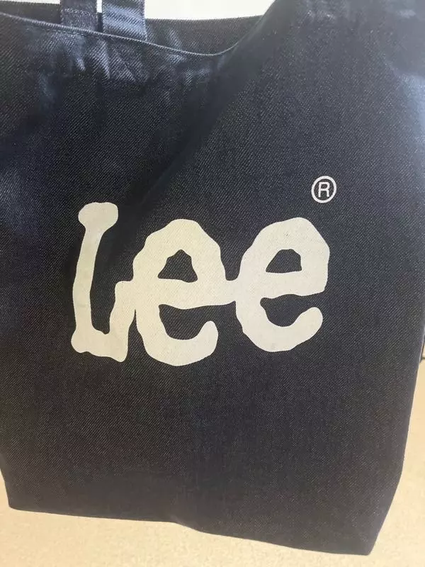 디자인, 크기, 수납 공간 등 모든게 무난하고 예쁩니다. 색감이 어디에 코디해도 이쁜 