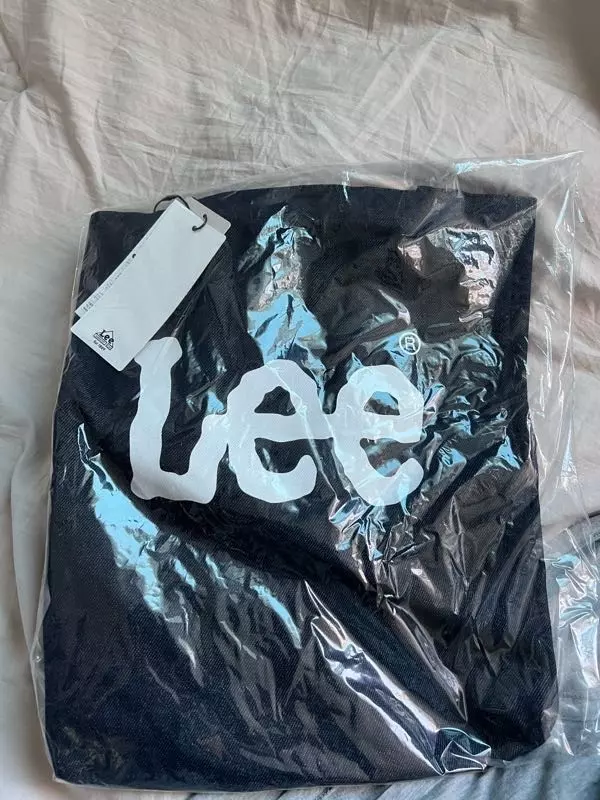 예쁘고 그냥 검은색이 아니라서 더 잘 사용할 수 있을 것 같아요