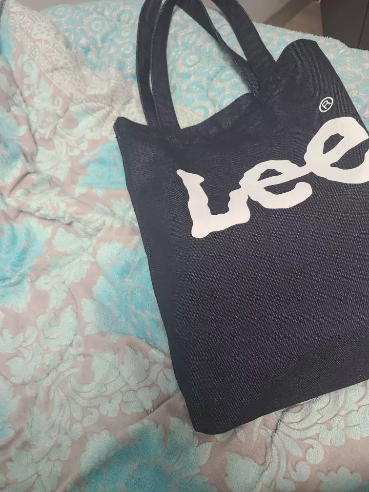 남자가 매고다니기 무난해서 좋아요 스타일리쉬해요