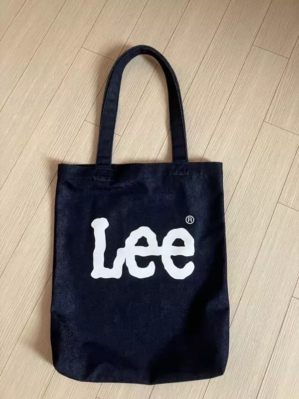 매일 갖고다니기 좋은 기본템!! 짐도 어느정도 많이 들어가서 수납력 만족합니당