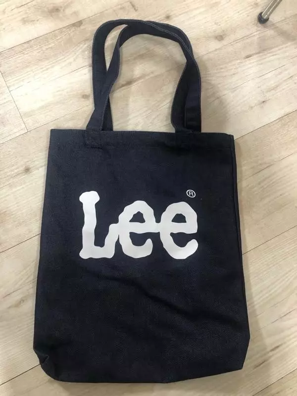 사이즈며 다 맘에 들어요ㅎㅎ 색깔도 이뿝니당 막 들고 다니기 좋아요