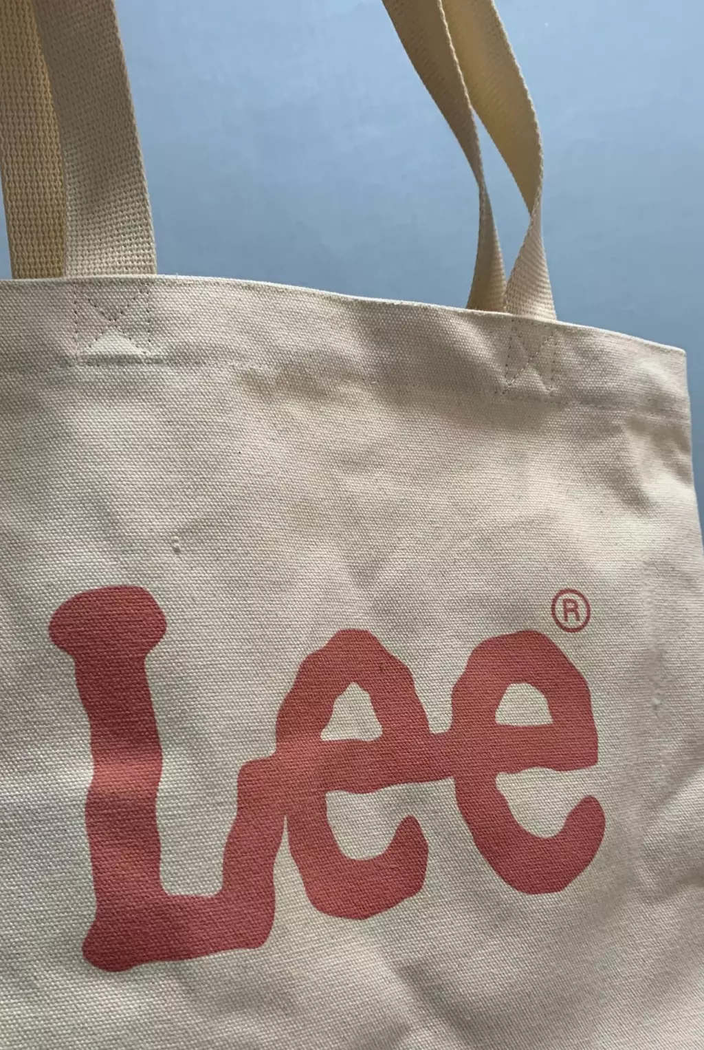 책이랑 노트북 담고 다닐 튼튼한 에코백 찾고있었는데 잘 구매한 것같아요. 에코백중에