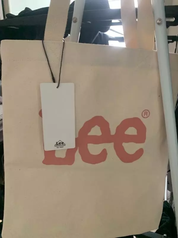 가방 천두께가 두꺼워서 튼튼해보여요 귀여워요 핑크라서!!