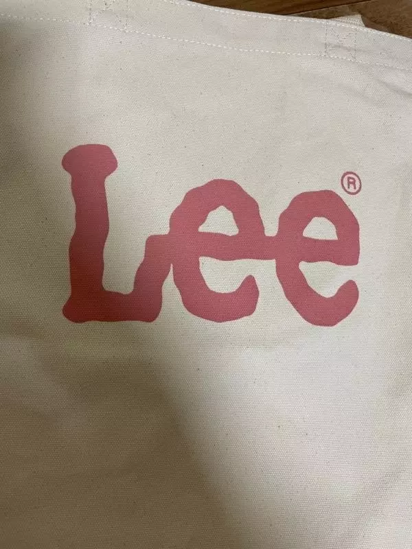 색감 너무너무 예뻐요ㅠㅠ 리 에코백 다른 것도 잘 매고 다녔었는데 이번에 새로 사봤는