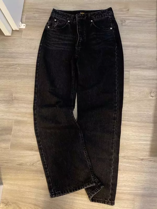 넘 맘에 들어요 핏이 예쁘고 기장도 예쁘게 떨어져요 허리는 약간 커요