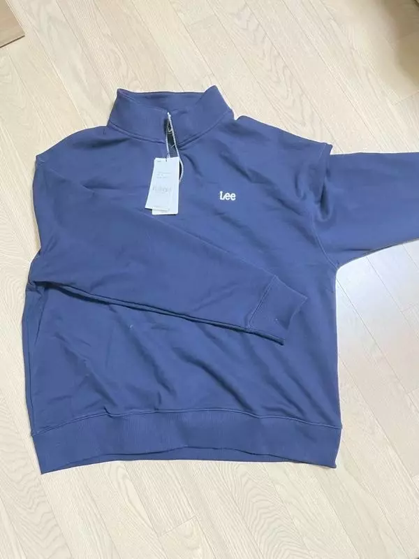 두께와 원단은 좀 실망이네요 그래도 잘입을게여