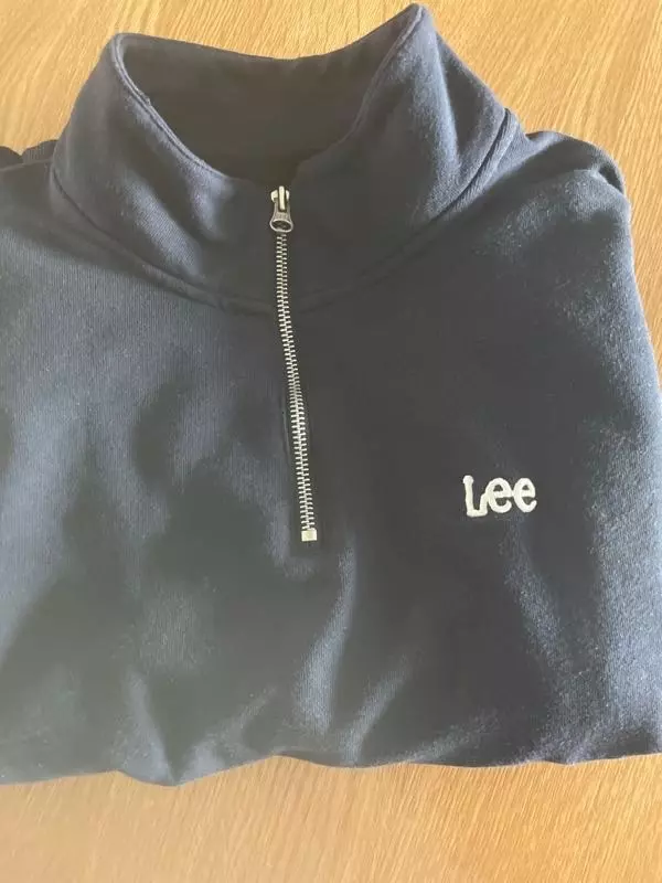 운동갈때 간편하게 입고다닙니다 한동안 이 옷만입을거같네요