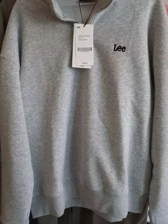 생각보다 옷이 많이 크긴한데 핏 예쁘고 길이가 좀 짧을줄알았는데 밑에 시보리가 짱짱