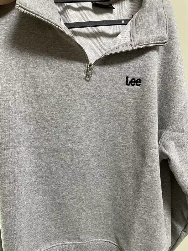 클 줄 알았는데 적당한 세미 오버핏으로 잘 맞습니다