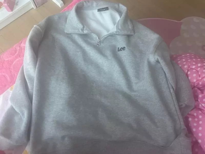 길이는 좀 길고 원단 탄탄하고 옷이 귀여운 것 같아요