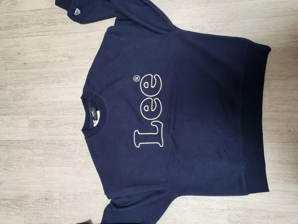 네이비가을겨울에잘입을것같아요리에서맨투맨은첨속에흰티레이어드입을까봐요