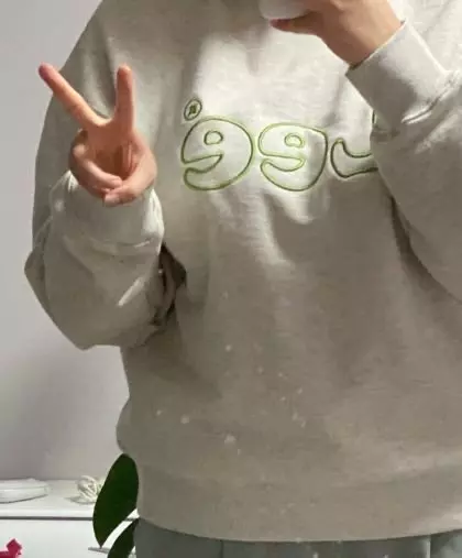 봄에 산듯하게 입을려고 샀는데 색감이 너무 예뻐서 그새를 못 참고 입습니다..최고..