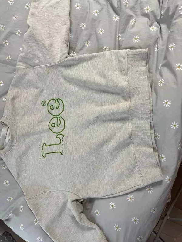 다른 맨투맨보다눈 팔통이 커서 겉옷을 같이 입기가 불편한데 단독으로 입기에는 좋아요